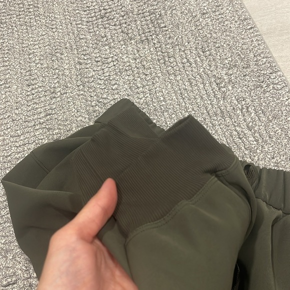 Lululemon on the fly jogger green size 6 - Picture 8 of 8